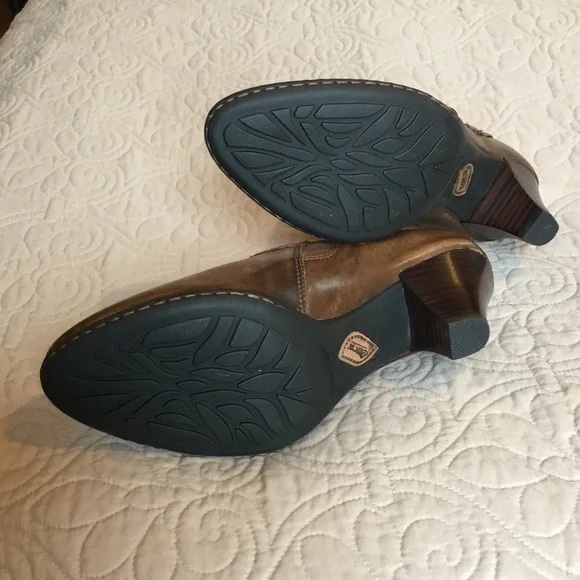 Born Shoes, size 8.5 - Picture 4 of 5